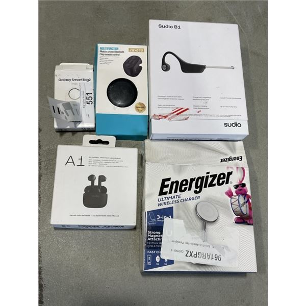LOT OF ASSORTED ELECTRONICS - EARBUDS, CHARGING STAND, ETC