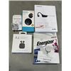 Image 1 : LOT OF ASSORTED ELECTRONICS - EARBUDS, CHARGING STAND, ETC