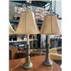 Image 2 : 4 VINTAGE TABLE LAMPS WITH SHADES AND BULBS