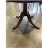 Image 4 : ANTIQUE OVAL GLASS TOP COFFEE TABLE