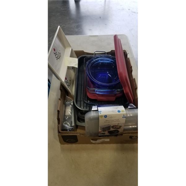 ASSORTED HOUSEHOLD KITCHEN ITEMS, ROASTING CASSEROLES WITH LIDS, POKER SERVING DISH