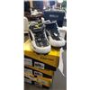 Image 1 : 3 EASTON SIZE 10 CLEATS