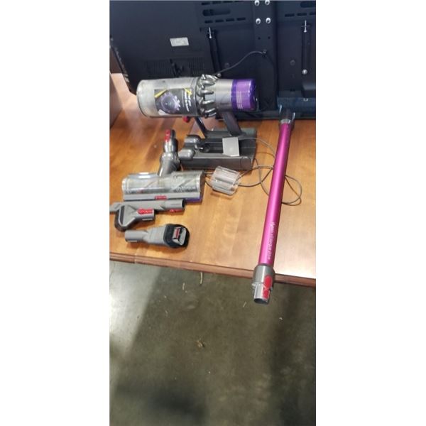 DYSON V11 TORQUE DRIVE CORDLESS STICK VACUUM - TESTED WORKING, RETAIL $799