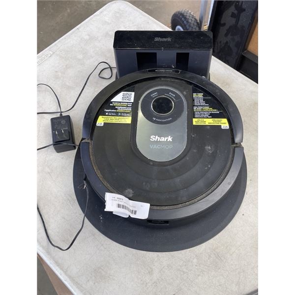 SHARK ROBOT VACUUM, UNTESTED