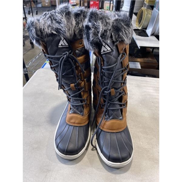 NEW PAIR OF MENS SIZE 10 WINTER BOOTS