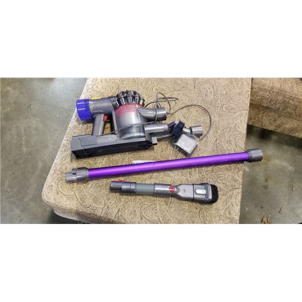 DYSON V7 CORDLESS VACUUM WITH CHARGE DOCK, CHARGER AND ACCESSORIES