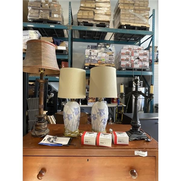 4 VINTAGE TABLE LAMPS WITH SHADES AND BULBS
