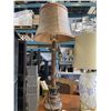Image 2 : 4 VINTAGE TABLE LAMPS WITH SHADES AND BULBS