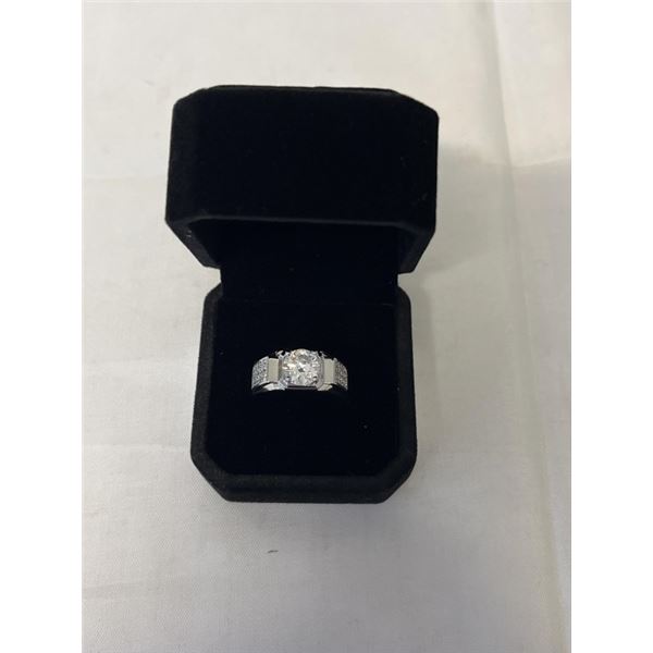 NEW PLATINUM PLATED 2.0CT SIMULATED DIAMOND (CZ) MANS RING, RESIZEABLE