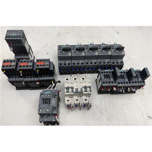 Lot of Siemens Contactors & Circuit Breakers (See Pics)
