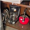 Image 2 : 3 Shelves of Frosted Lamp Shades, Tea Pot, Coffee Maker, Glasses, Etc.