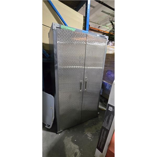 Mastercraft Steel Garage Storage Cabinet w/Diamond Plate Doors w/Contents