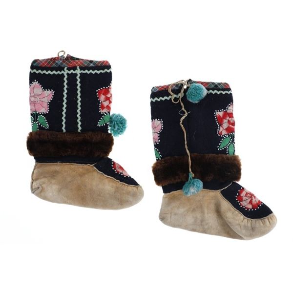 Blackfoot Indian Beaded Embroidered Moccasins
