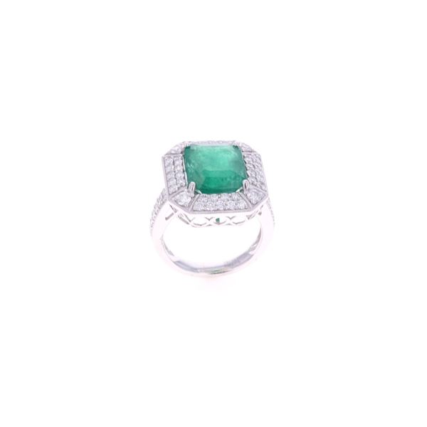 Amazing Emerald 5.56 cts. & Diamond Ring