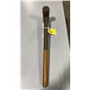 Image 2 : VINTAGE WOOD HANDLED BRASS HAMMER