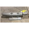 Image 3 : 4 ANTIQUE FORGED METAL BOAT CLEATS