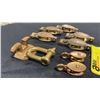 Image 2 : 7 SMALL VINTAGE BRASS PULLEYS, MINI CLEAT & SCREW PIN ANCHOR SHACKLE