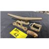 Image 2 : ASSORTED SMALL VINTAGE BOAT CLEATS & HARDWARE