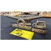 Image 3 : ASSORTED SMALL VINTAGE BOAT CLEATS & HARDWARE