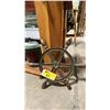 Image 2 : VINTAGE WHEEL SHUT OFF VALVE & SMALL DECORATIVE CAPTAINS WHEEL