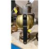 Image 4 : 2 VINTAGE BRASS OIL LAMPS