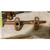 Image 2 : PAIR OF 10" VINTAGE BRONZE MARINE CLEATS