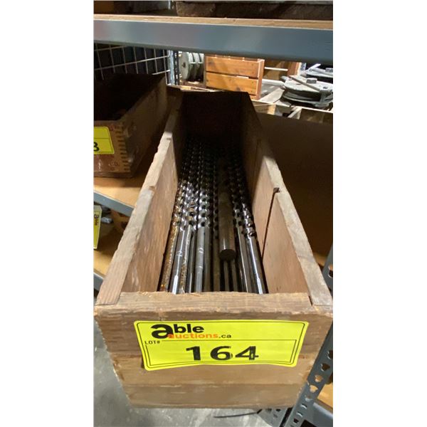 WOODEN BOX OF ASSORTED VINTAGE BRACE DRILL BITS