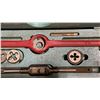 Image 3 : VINTAGE TAP AND DIE SET