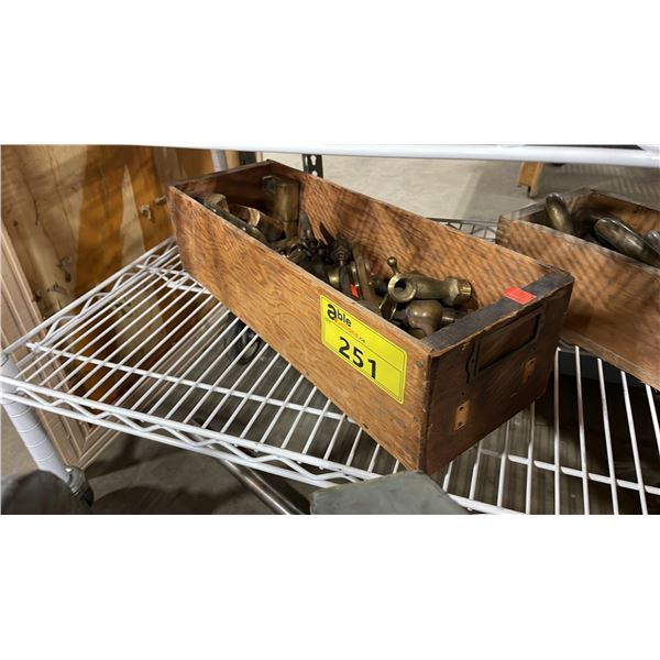 WOOD BOX OF ASSORTED VINTAGE BRASS MARINE HARDWARE