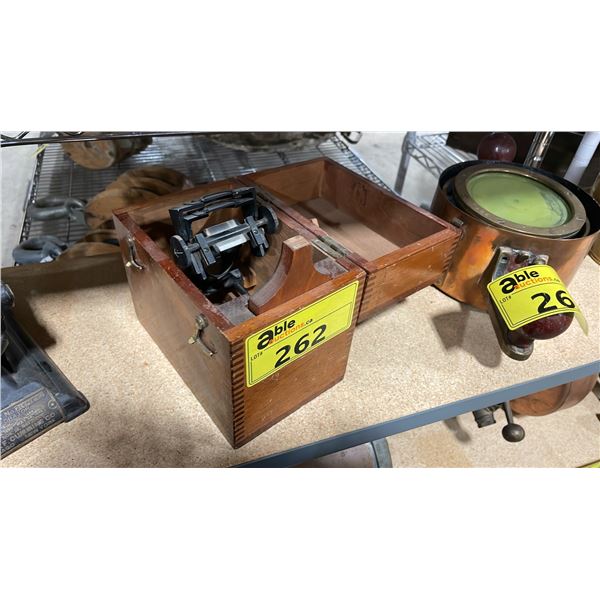 VINTAGE AZIMUTH MIRROR IN WOODEN BOX