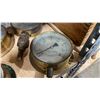 Image 2 : 5 ASSORTED VINTAGE BRASS PRESSURE GAUGES