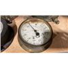Image 2 : 4 ASSORTED VINTAGE PRESSURE GAUGES