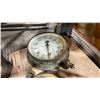 Image 3 : 4 ASSORTED VINTAGE PRESSURE GAUGES