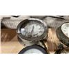 Image 4 : 4 ASSORTED VINTAGE PRESSURE GAUGES