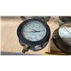 Image 5 : 4 ASSORTED VINTAGE PRESSURE GAUGES