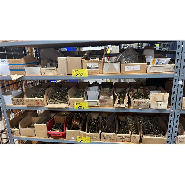 SHELF OF ASSORTED BRASS/BRONZE VINTAGE MARINE HARDWARE