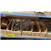 Image 3 : SHELF OF ASSORTED BRASS/BRONZE VINTAGE MARINE HARDWARE