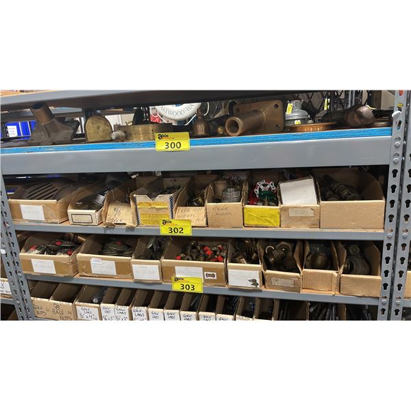 SHELF OF ASSORTED BRASS/BRONZE/STAINLESS VINTAGE MARINE PARTS & HARDWARE