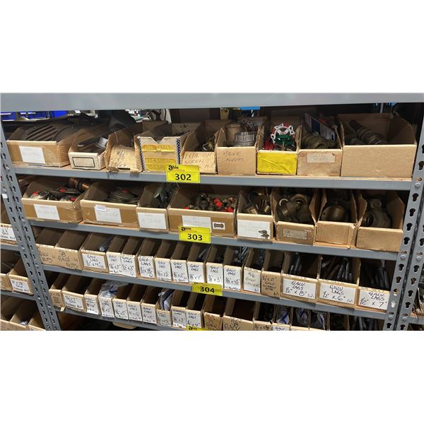 SHELF OF ASSORTED BRASS/BRONZE VINTAGE MARINE PARTS & HARDWARE