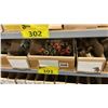 Image 3 : SHELF OF ASSORTED BRASS/BRONZE VINTAGE MARINE PARTS & HARDWARE