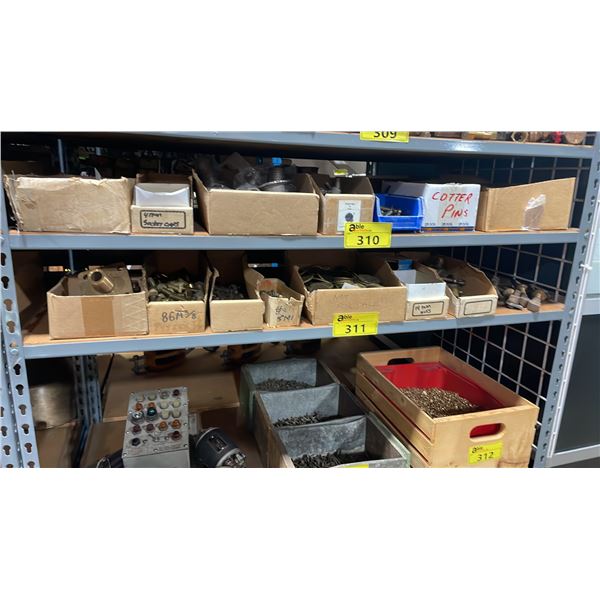 SHELF OF ASSORTED BRASS/BRONZE VINTAGE MARINE PARTS & HARDWARE