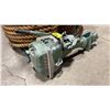 Image 1 : JOHNSON SEAHORSE 5 1/2 GREEN VINTAGE OUTBOARD MOTOR