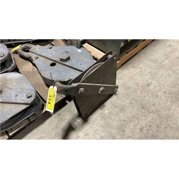 GREY VINTAGE INDUSTRIAL PULLEY BLOCK