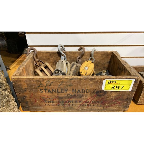 WOODEN CRATE OF SMALL VINTAGE & MARINE HARDWARE