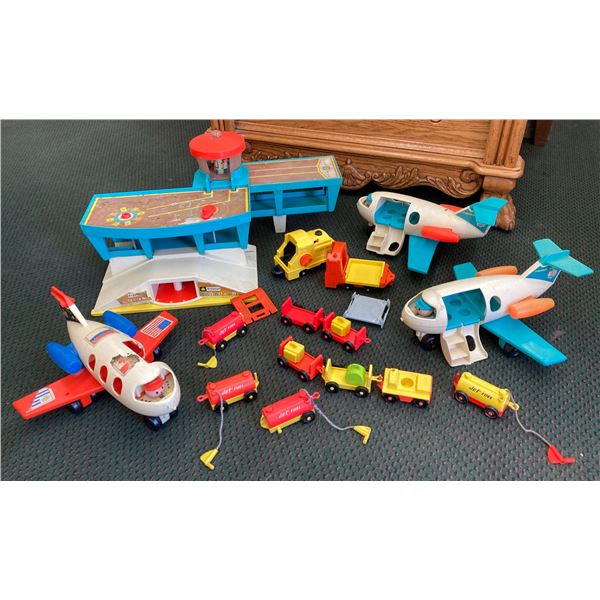 FISHER-PRICE LITTLE PEOPLE LOT - AIRPORT (INTERNAL REFERENCE: T)