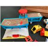 Image 7 : FISHER-PRICE LITTLE PEOPLE LOT - AIRPORT (INTERNAL REFERENCE: T)