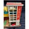 Image 8 : FISHER-PRICE LITTLE PEOPLE LOT - CAR ELEVATOR #1 (INTERNAL REFERENCE: X)