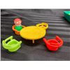 Image 2 : FISHER-PRICE LITTLE PEOPLE LOT - BOATING/LOUNGING (INTERNAL REFERENCE: G)