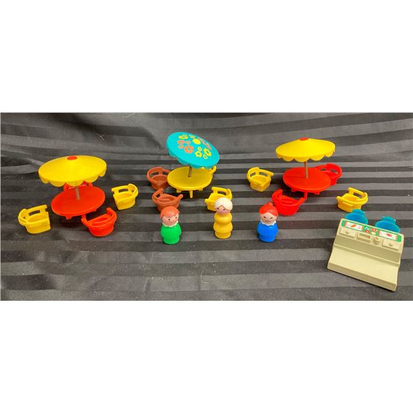 FISHER-PRICE LITTLE PEOPLE LOT - PICNIC TABLES/CANOPY (INTERNAL REFERENCE: F)