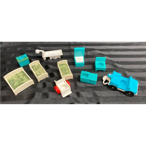FISHER-PRICE LITTLE PEOPLE LOT - HOSPITAL (INTERNAL REFERENCE: U)